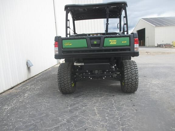 Image of John Deere XUV 835M equipment image 4