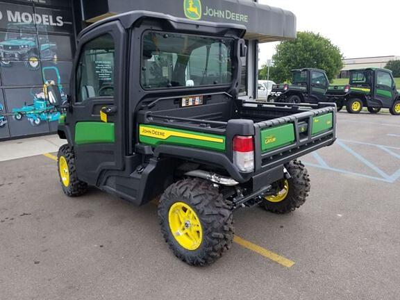 Image of John Deere XUV 835M equipment image 2