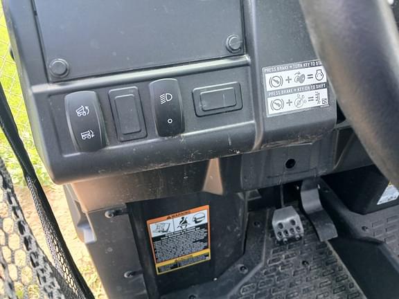 Image of John Deere XUV 835M equipment image 4