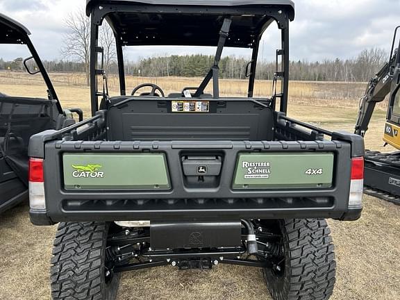 Image of John Deere XUV 835M equipment image 2