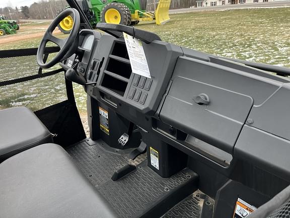 Image of John Deere XUV 835M equipment image 4