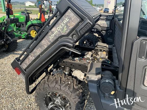 Image of John Deere XUV 835M equipment image 4