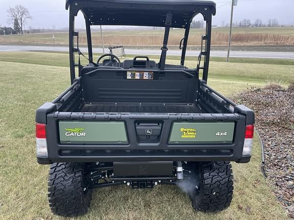 Image of John Deere XUV 835M equipment image 3