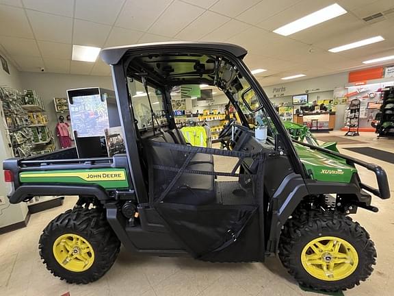 Image of John Deere XUV 835M Image 1