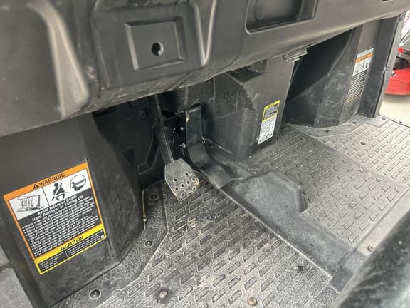 Image of John Deere XUV 835M equipment image 2