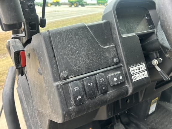 Image of John Deere XUV 835M equipment image 3