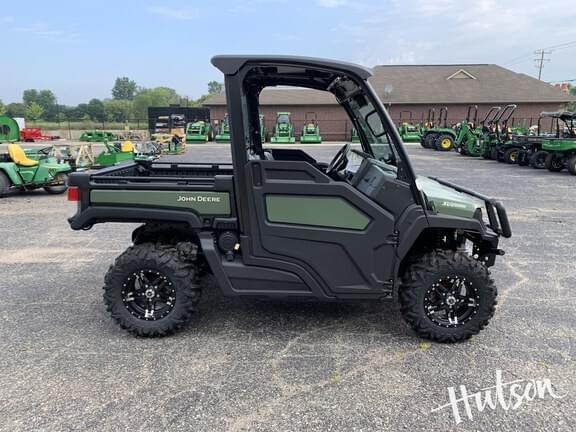 Image of John Deere XUV 835M equipment image 1