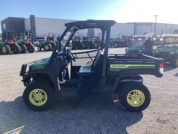 Image of John Deere XUV 835M equipment image 1