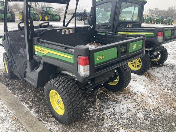 Image of John Deere XUV 835M equipment image 1