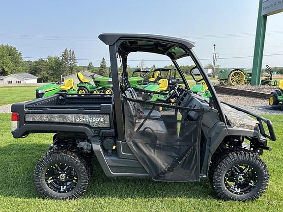 Image of John Deere XUV 835M equipment image 1