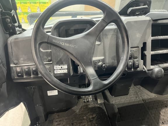 Image of John Deere XUV 835M equipment image 4