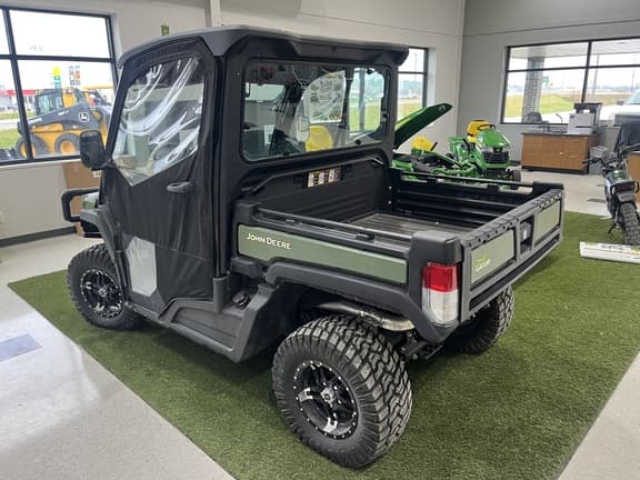 Image of John Deere XUV 835M equipment image 1