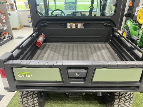 Image of John Deere XUV 835M equipment image 2