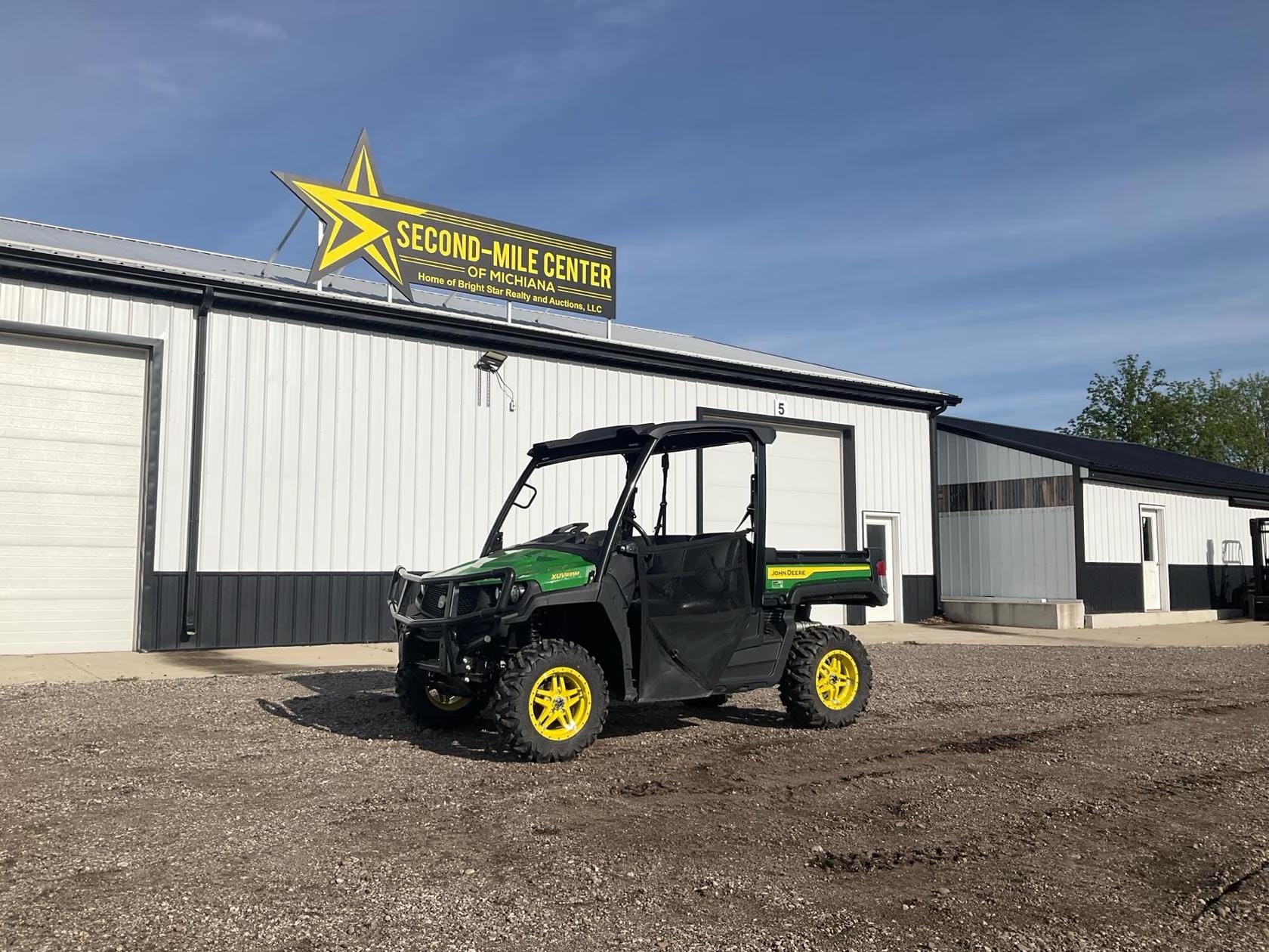 2024 John Deere Gator XUV 835M Equipment Image0