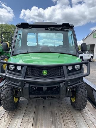 Image of John Deere XUV 835M equipment image 1