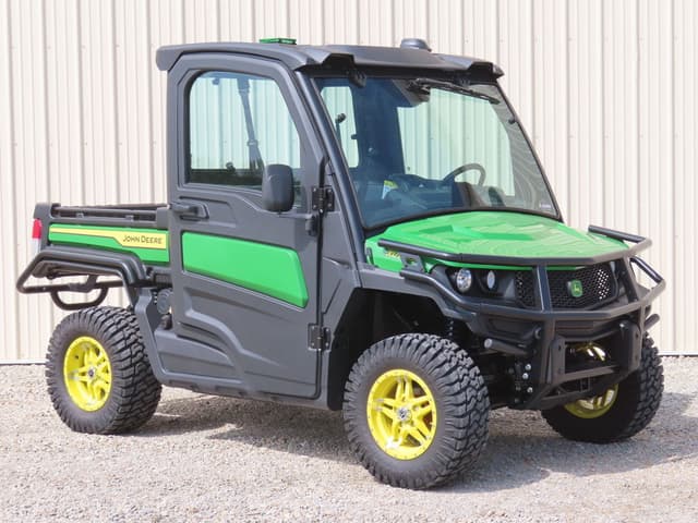 Image of John Deere XUV 835M equipment image 1