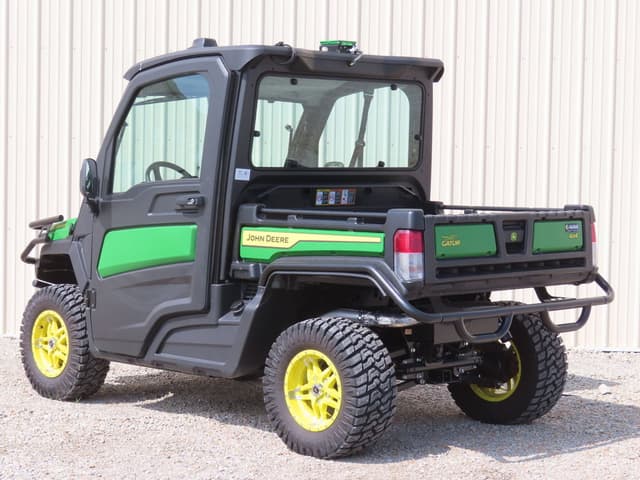 Image of John Deere XUV 835M equipment image 2