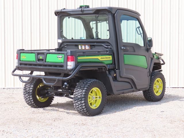 Image of John Deere XUV 835M equipment image 3