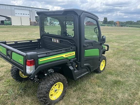 Image of John Deere XUV 835M equipment image 1