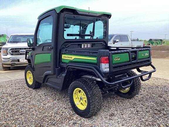 Image of John Deere XUV 835R equipment image 2