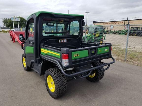 Image of John Deere XUV 835R equipment image 2