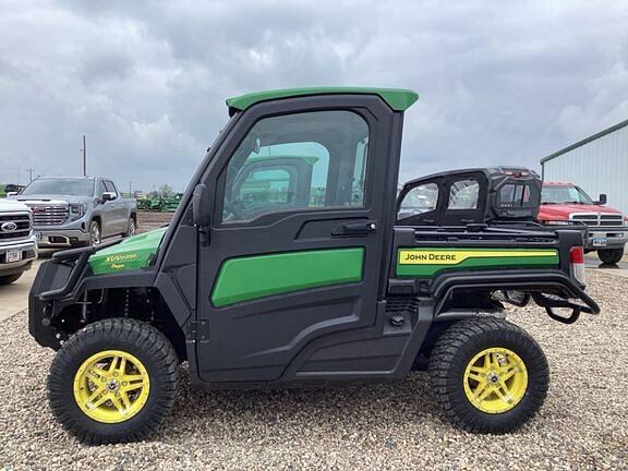 Image of John Deere XUV 835R equipment image 1