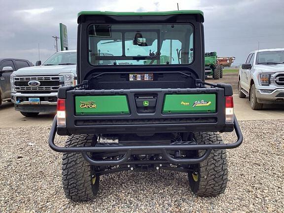 Image of John Deere XUV 835R equipment image 3