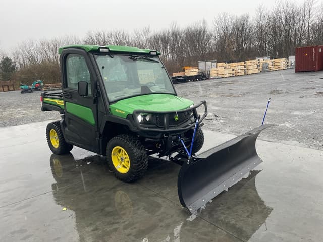 Image of John Deere XUV 835R equipment image 1