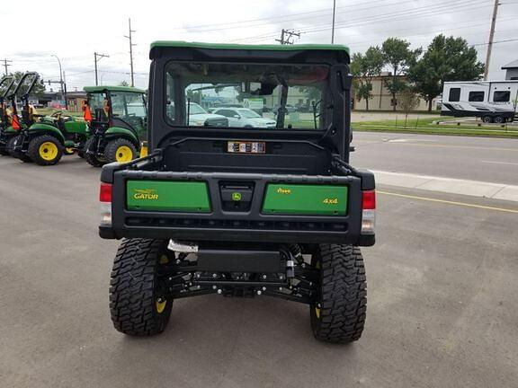 Image of John Deere XUV 835R equipment image 3