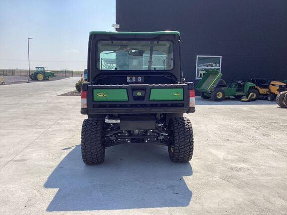 Image of John Deere XUV 835R equipment image 3