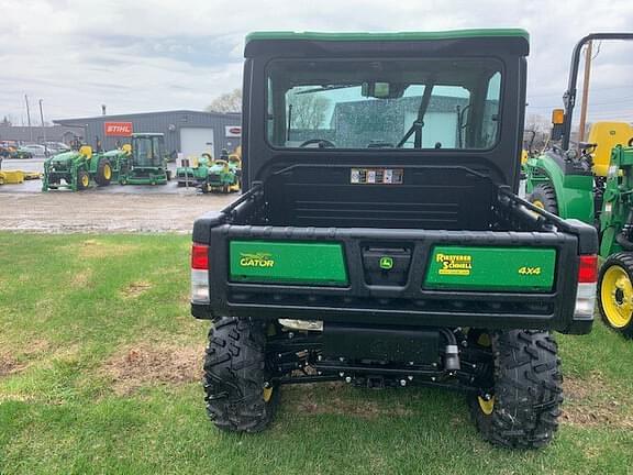 Image of John Deere XUV 835R equipment image 3
