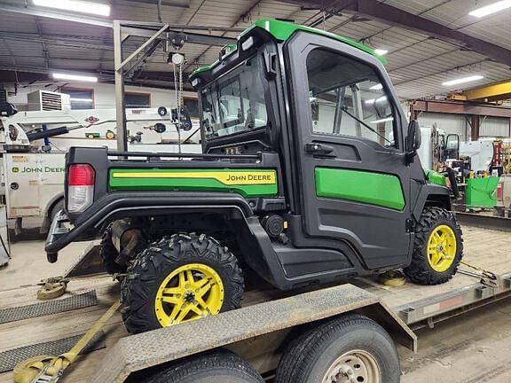 Image of John Deere XUV 835R Image 1