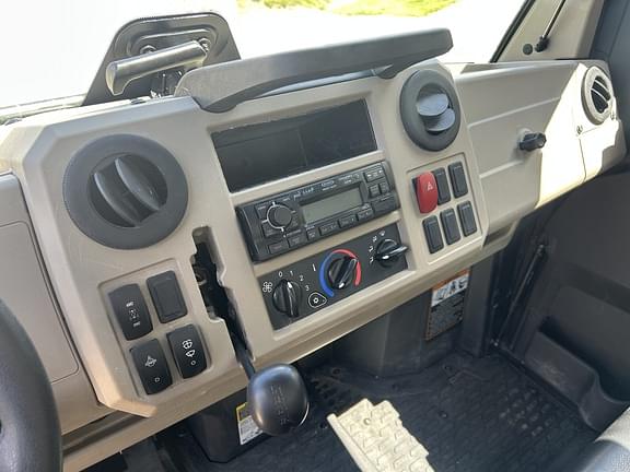 Image of John Deere XUV 835R equipment image 2