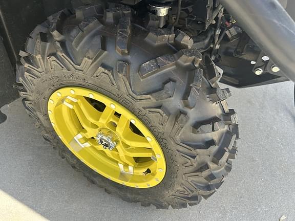 Image of John Deere XUV 835R equipment image 4
