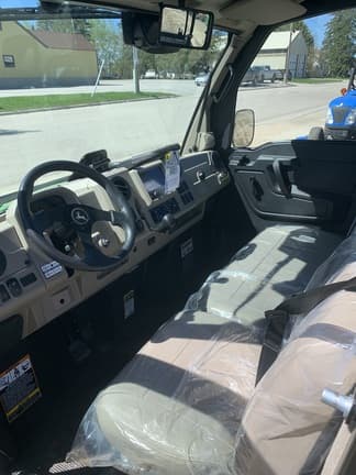 Image of John Deere XUV 835R Image 1