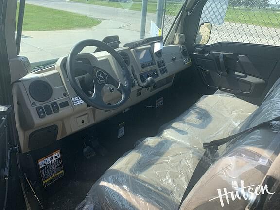 Image of John Deere XUV 835R equipment image 3