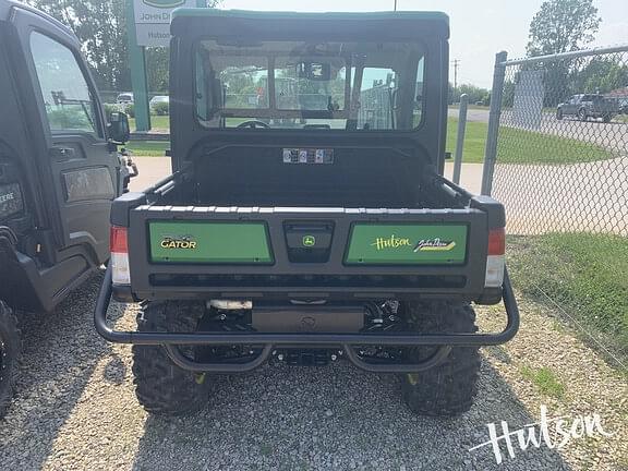 Image of John Deere XUV 835R equipment image 4