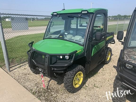 Image of John Deere XUV 835R equipment image 1