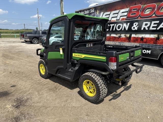Image of John Deere XUV 835R equipment image 2