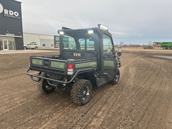 Image of John Deere XUV 835R equipment image 4