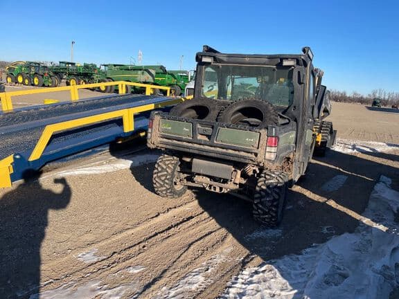 Image of John Deere XUV 835R equipment image 1