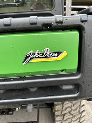 Image of John Deere XUV 835R equipment image 4