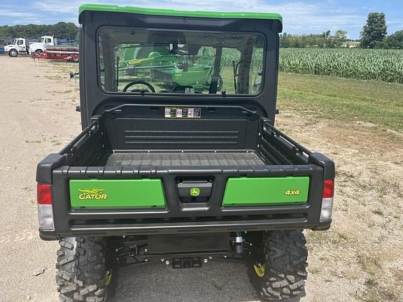 Image of John Deere XUV 835R equipment image 4