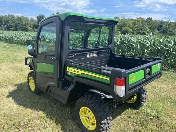 Image of John Deere XUV 835R equipment image 1