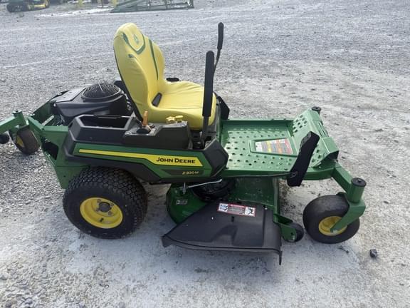 Image of John Deere Z320M equipment image 2
