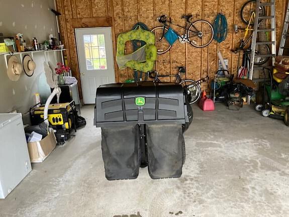 Image of John Deere Z320M equipment image 4