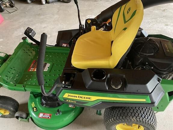 Image of John Deere Z320M equipment image 1