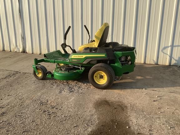 Image of John Deere Z320M equipment image 2