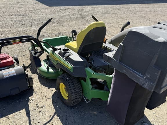 Image of John Deere Z320M equipment image 4