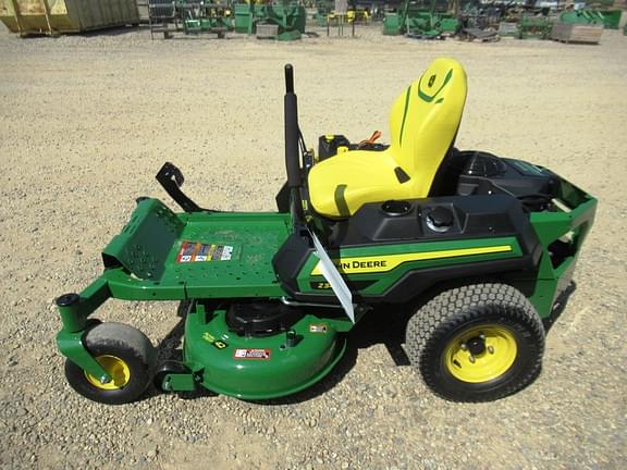 Image of John Deere Z320M equipment image 4